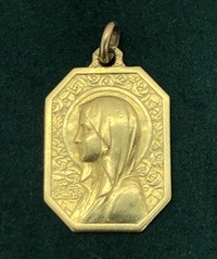 Médaille vierge Marie religieuse or jaune 18 carats pendentif Poids 3.41 g